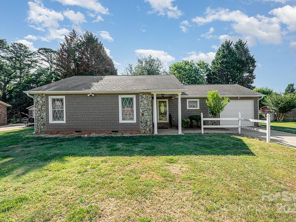 1st image of 2520 Pine Forest Dr