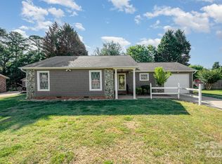 2520 Pine Forest Dr, Gastonia, NC 28056