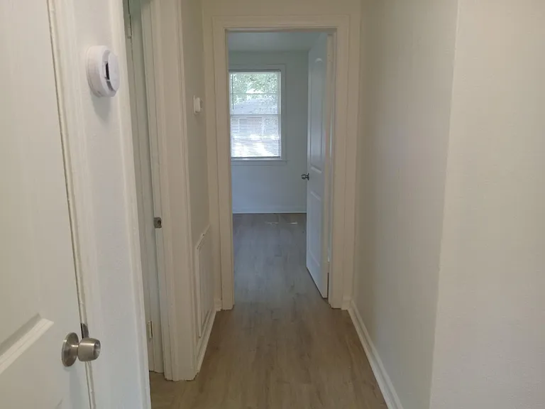 2836 Knox St — Photo 6