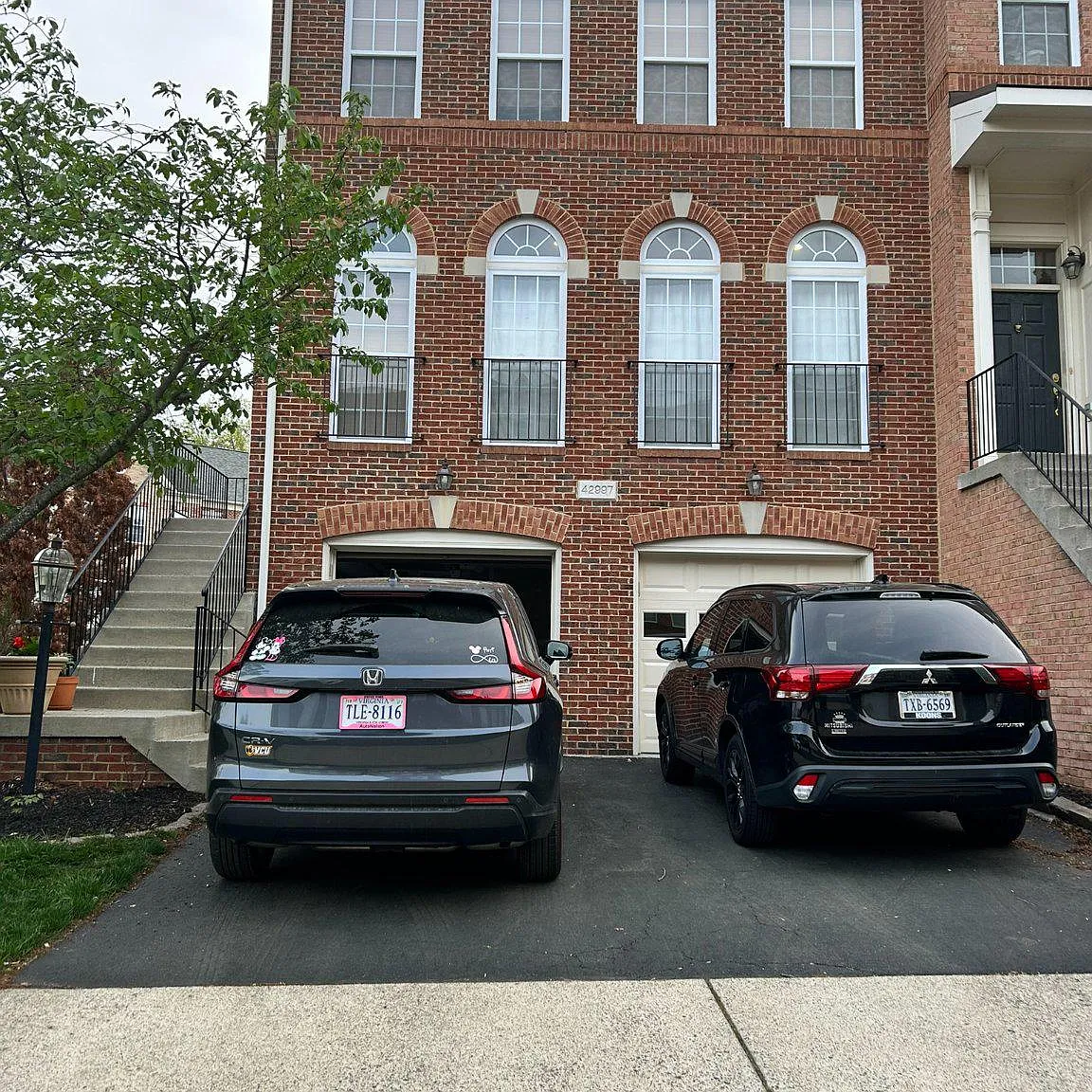 3 bed, 3.5 bath, 2460 sqft, $3,500 — Photo 3