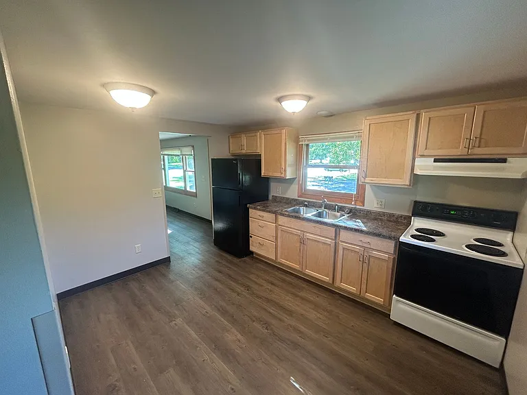 607-701 Woodbine Ave — Photo 8
