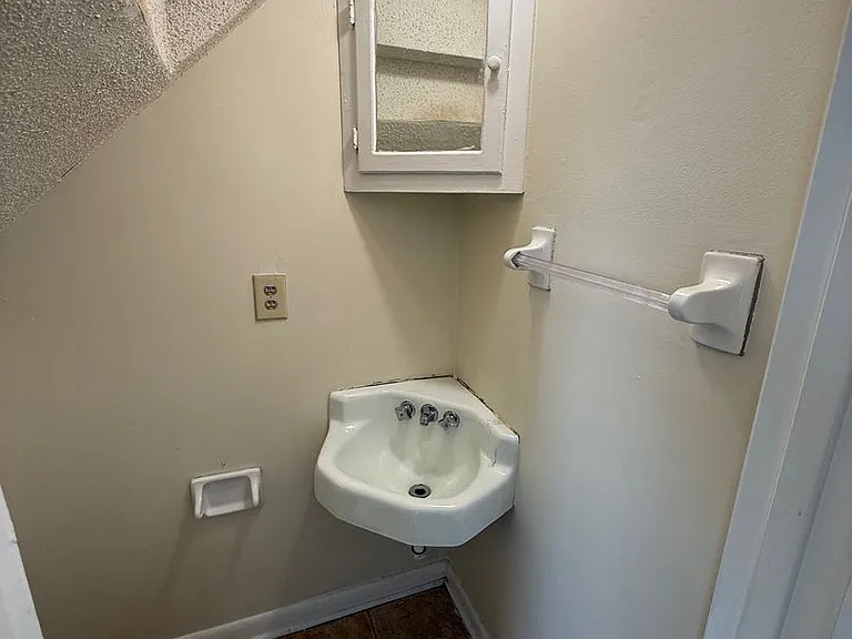 904 Verdant Dr — Photo 5