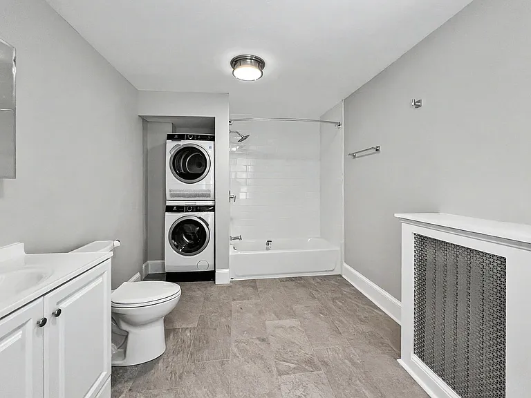 130 E Chestnut St — Photo 21