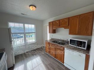 4401 Biesterfield Dr, Charlotte, NC 28216