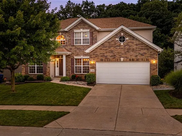 1388 Red Oak Plantation Dr, Ballwin, MO 63021