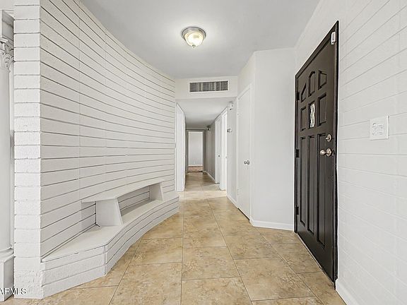 3rd image of 1026 E Northern Avenue