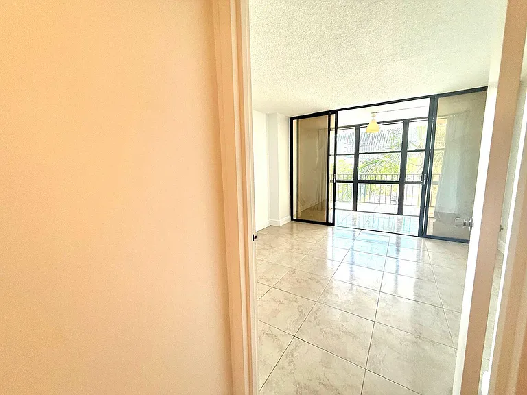 1000 Parkview Dr #316 — Photo 21
