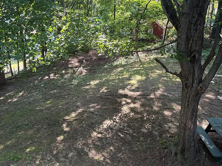 31 Maple St — Photo 15