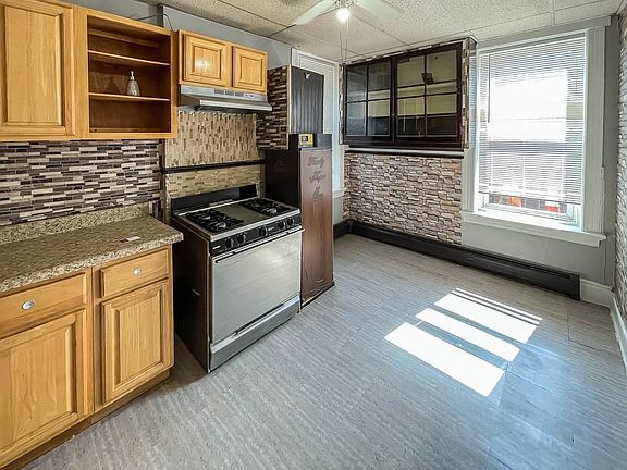 2nd image of 126 Lexington Ave #4