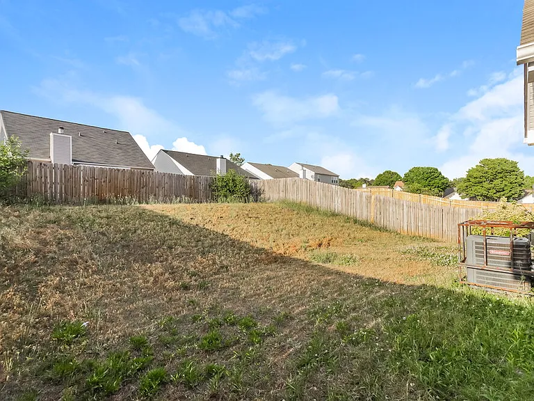 1810 Midcourt Way — Photo 16