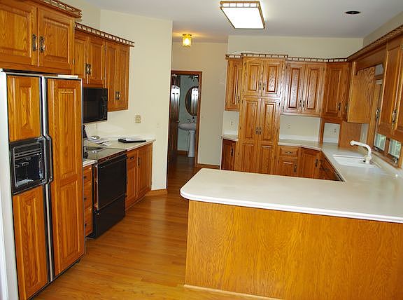 3rd image of 753 Manor Hill Pl