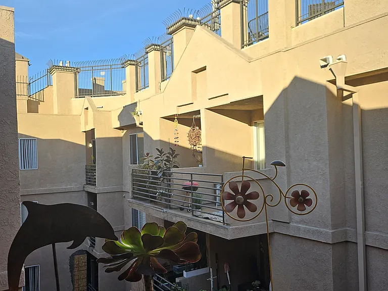 640 W 4th St #416 — Photo 30