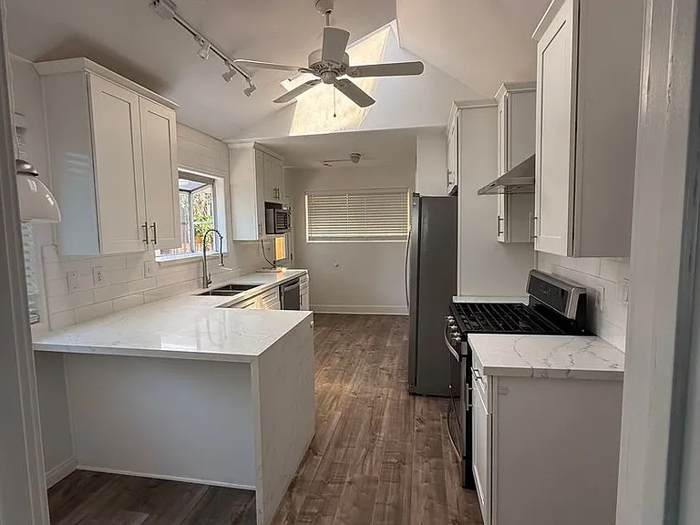 10610 Rhodesia Ave — Photo 3