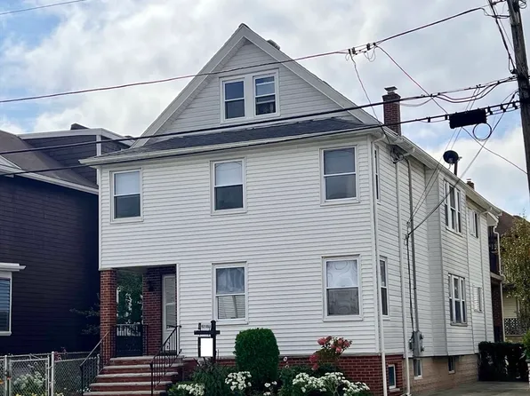 12 Wellesley St, Medford, MA 02155