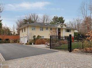48 Old Tappan Rd, Glen Cove, NY 11542