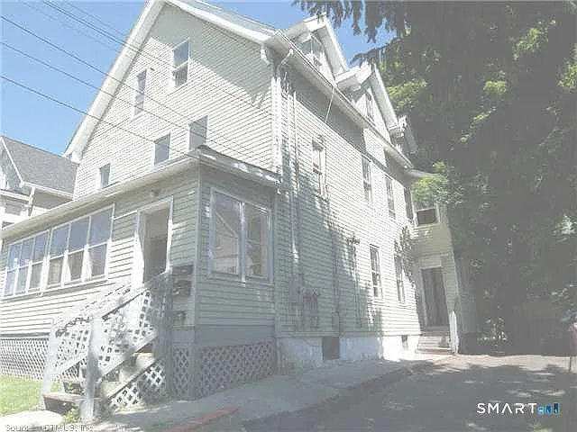 3 bed, 1.0 bath, 2498 sqft, $1,950 — Photo 2