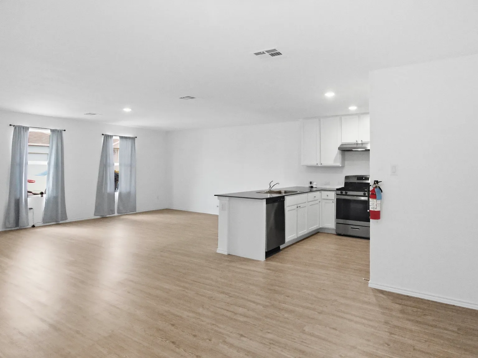 4 bed, 1880 sqft, $1,730 — Photo 3