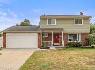 42153 Mac Rae Dr, Sterling Heights, MI 48313