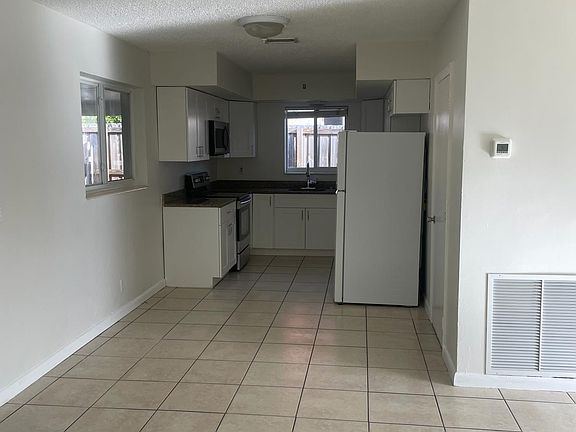 5th image of 1609 NE 1st Street