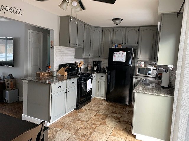 1st image of 816 Bishop St