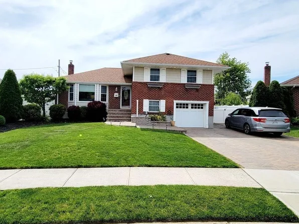 3912 Berger Avenue, Bethpage, NY 11714