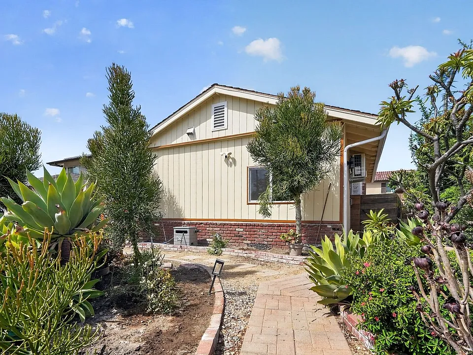 4547 Bartlett Ave