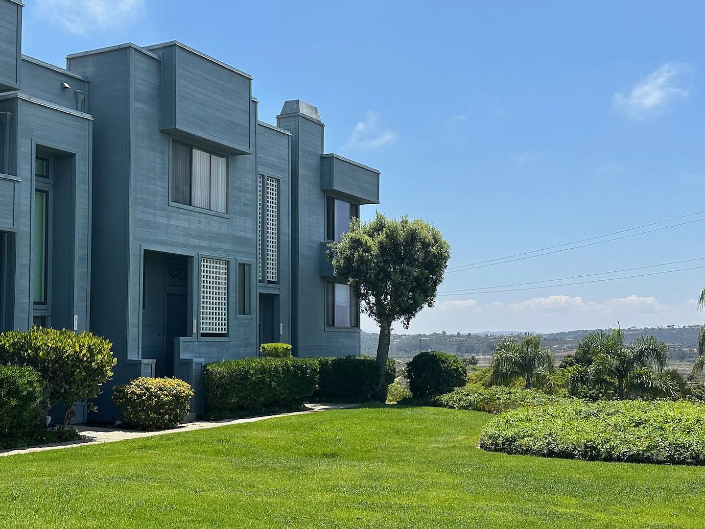 For Rent: 2bd/1.5ba Upgraded Townhome In The Highly Desirable Community Spindrift Del Mar — Photo 1