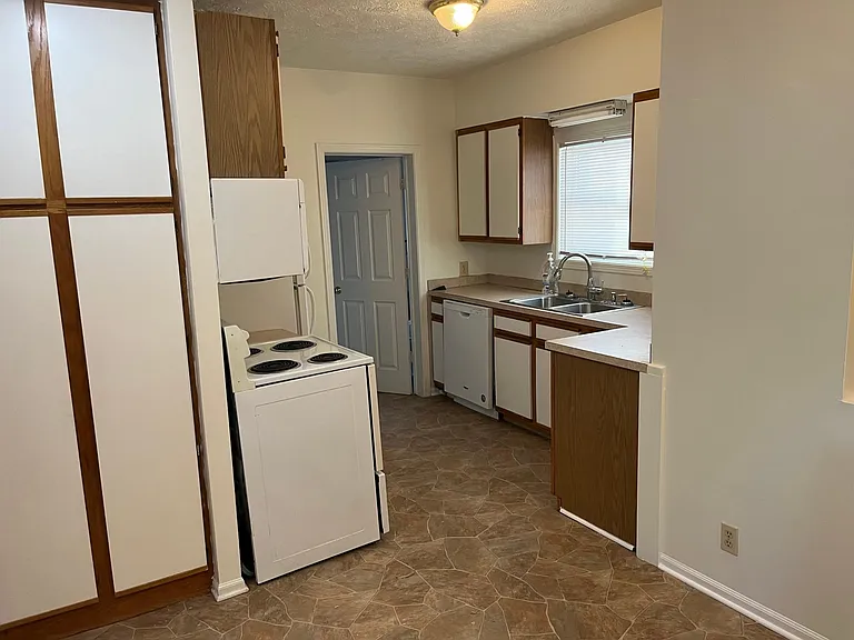 6540 Platte Ave — Photo 4