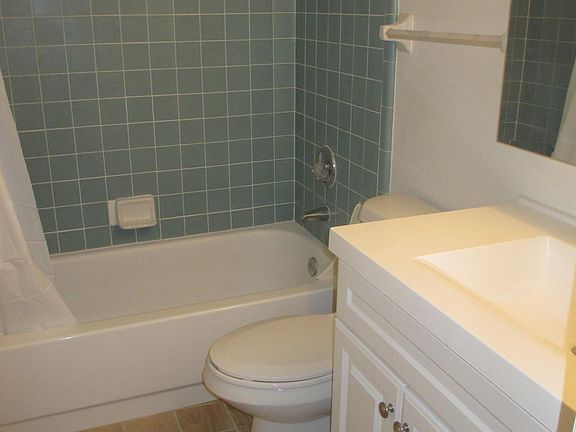 3rd image of 781 SW Gardens Blvd APT 9