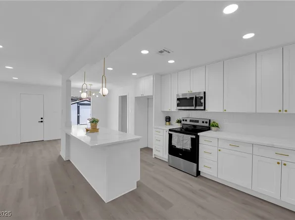 1317 Pyramid Dr, Las Vegas, NV 89108