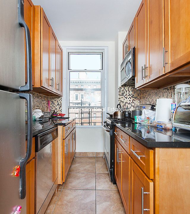 2nd image of 910 W End Ave APT 13c