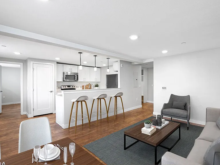 Parkview Towers — Photo 2