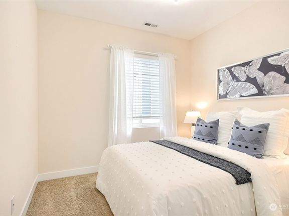 4th image of 1646 NE Falls Drive