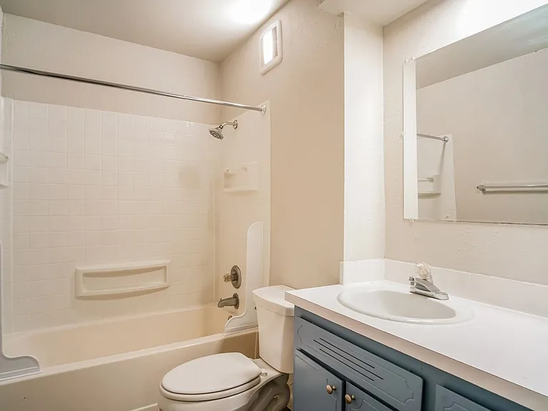 Willow Lake Apartments — Photo 6