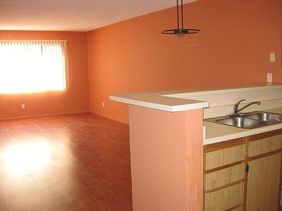 3rd image of 719 E Acacia Ave #7