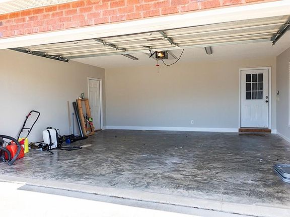 5th image of 28 Papershell Dr