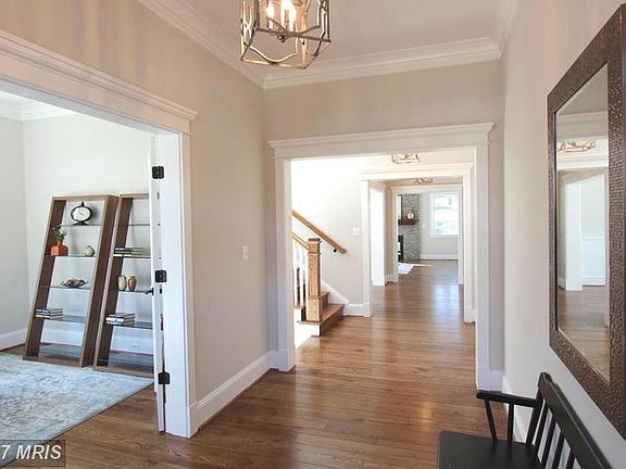 3rd image of 410 Glyndon St NE