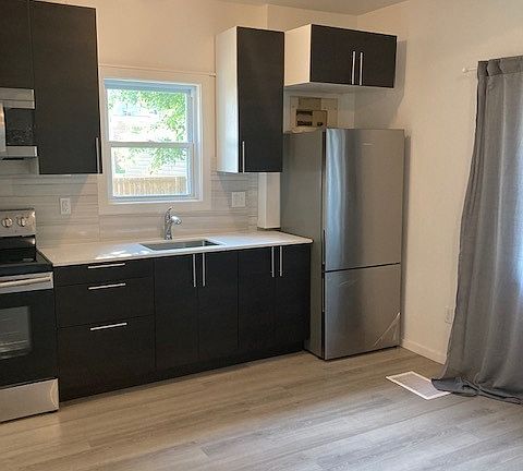 3rd image of 412 Church St #3