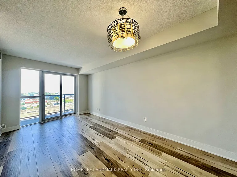 125 Village Green Sq #1111 — Photo 2