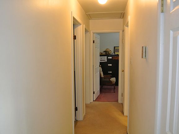 Hall to bedrooms