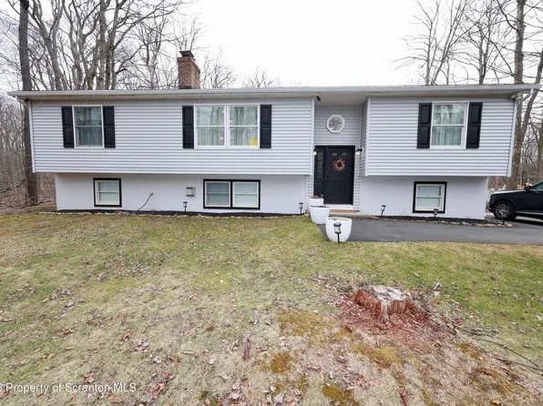 212 Annette Marie Dr, Long Pond, PA 18334