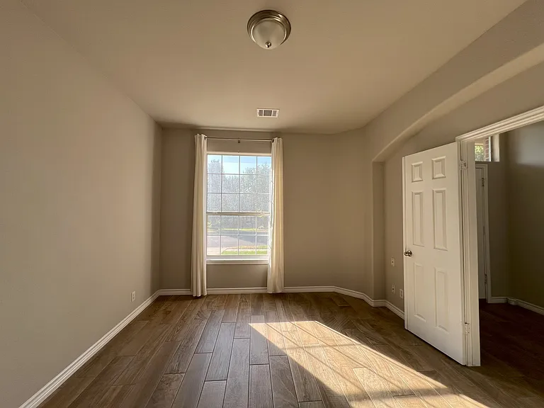 1112 Vanderbilt Cir — Photo 26