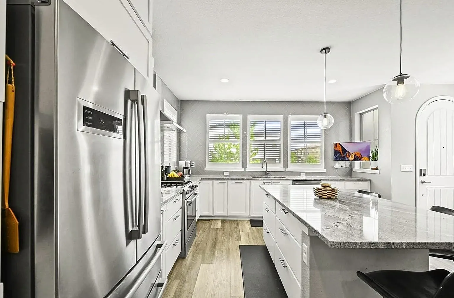 4 bed, 3.5 bath, 2722 sqft, $4,000 — Photo 3
