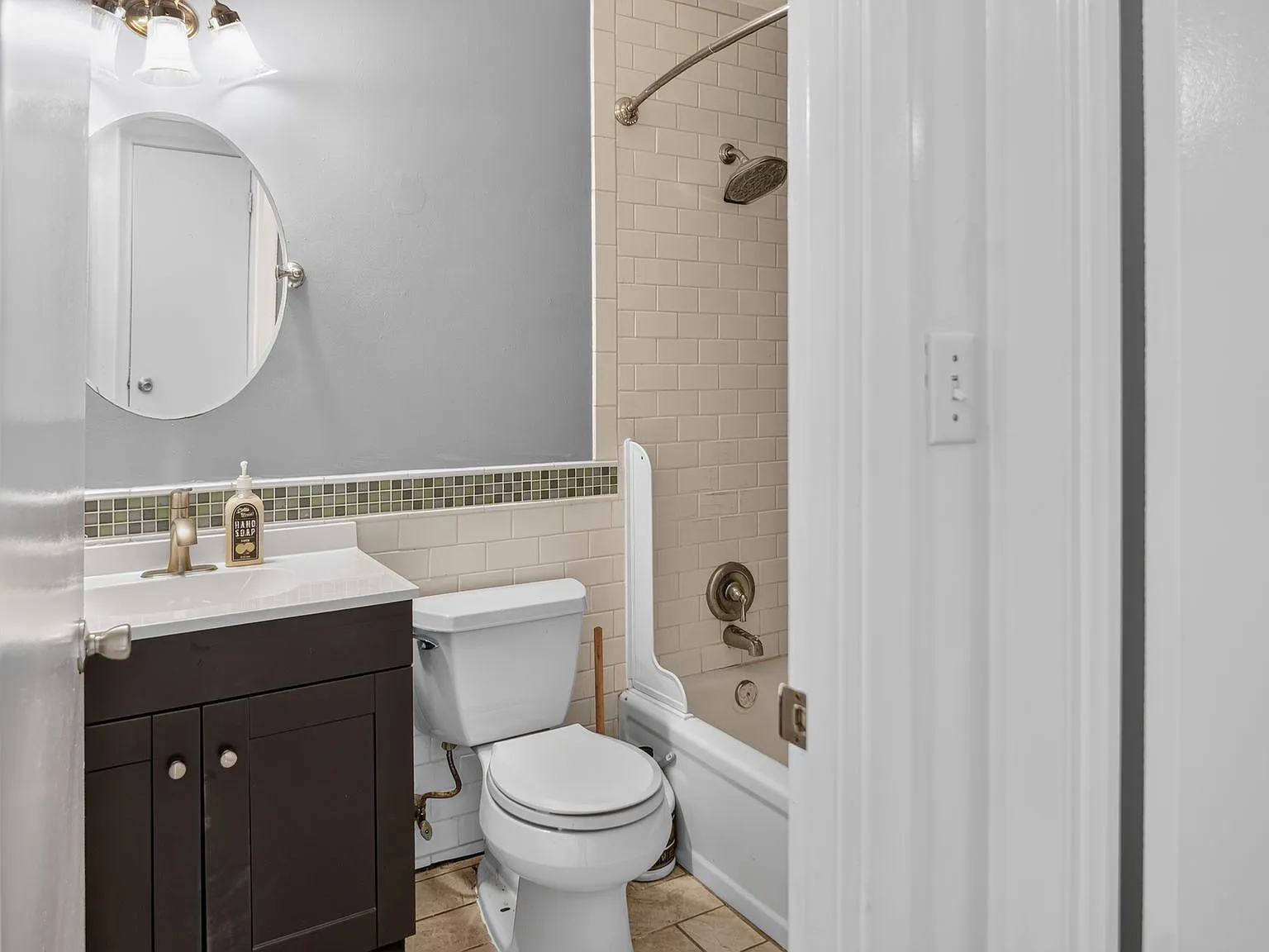 3 bed, 1900 sqft, $2,400 — Photo 3