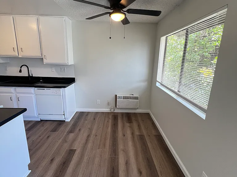 1620 Park Ave #3 — Photo 2