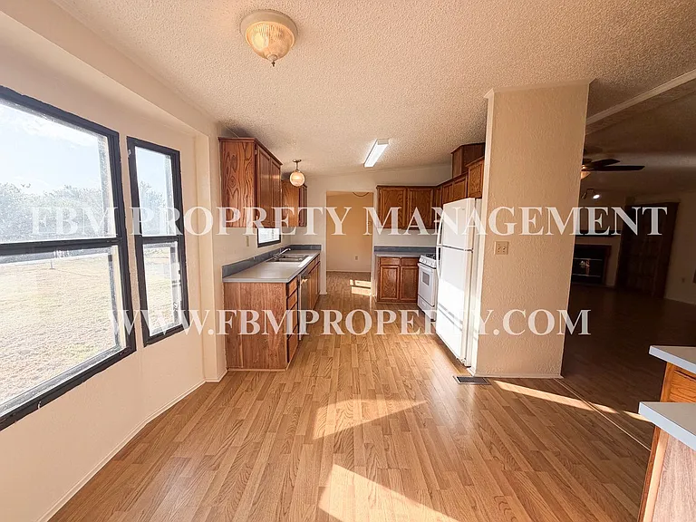633 Mosley Rd — Photo 11