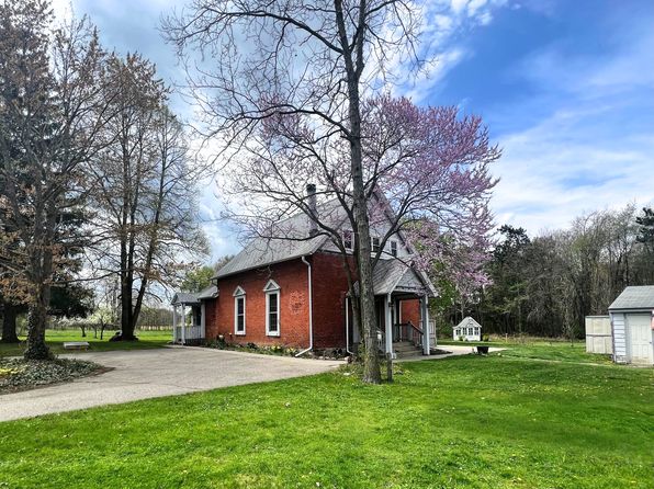 4015 Bennett Lake Rd, Fenton, MI 48430