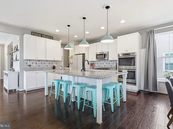 111 Rosemary Ln, Stafford, VA 22554