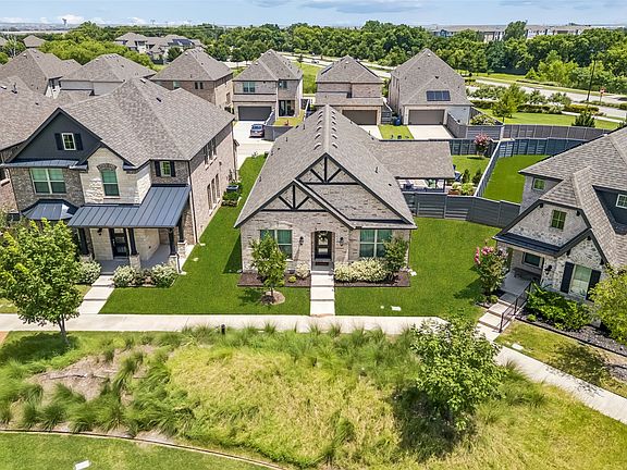 2nd image of 1704 Elise Ln