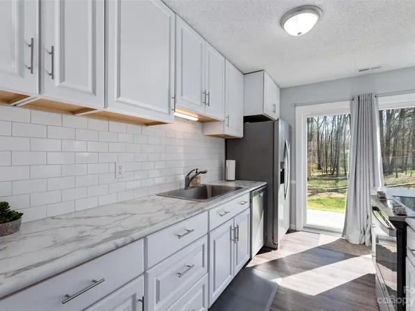 304 Maple Grove Church Rd, Matthews, NC 28104